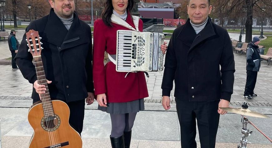 Музыкант Найыс Дулуш выступил по телевидению в Москве с трио Марии Селезневой