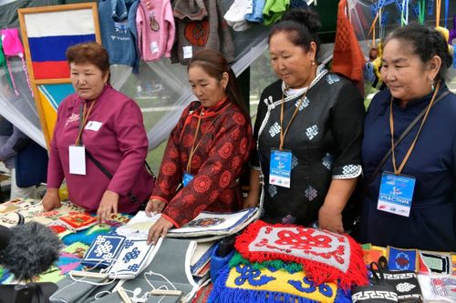 Тувинские мастера народных промыслов продали свои работы на сумму более 600 000 рублей