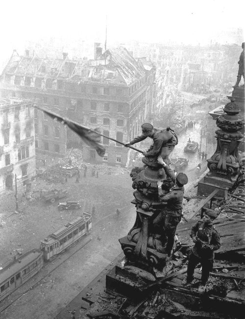 9 мая 1945 года День победы советского народа в Великой Отечественной войне 1941-1945 годов