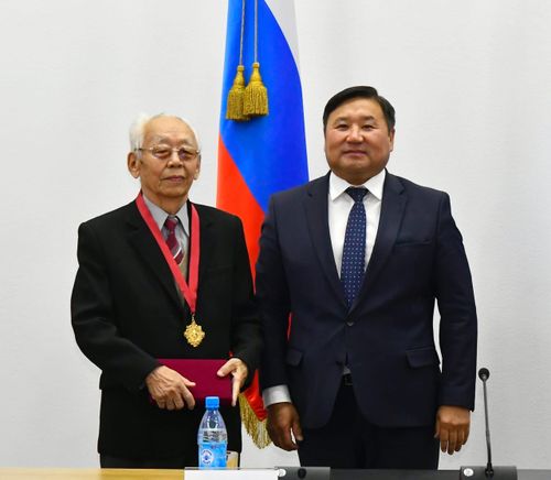 В Туве прошла очередная церемония вручения государственных наград