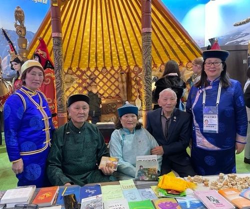 Төп эвилел болгаш хөй национал чогаалчылар-биле харылзаа тургустунган