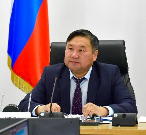 Глава Тувы поздравил экономистов с профессиональным праздником