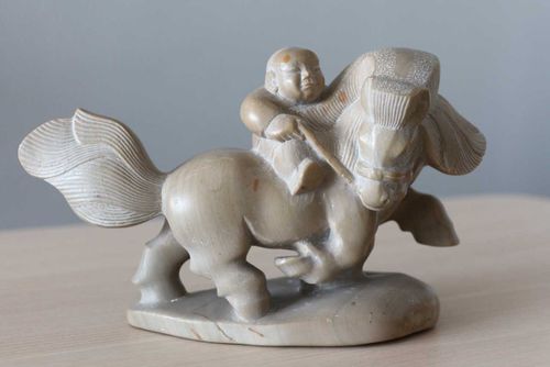 «Мальчик на коне» Юрия Ооржака поселился в Новокузнецком художественном музее