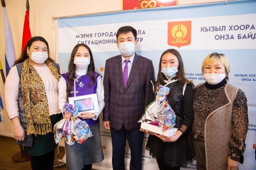 Их поступок не забыли. В Туве отметили героизм школьниц