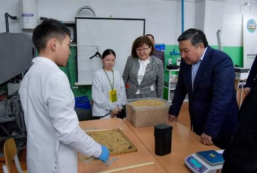 200 ажыг аныяк-өскен киржип турар