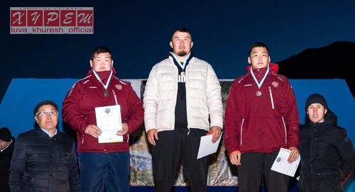 Даг-Алтайга национал хүреш маргылдаазынга тыва мөгелер тергиидээн