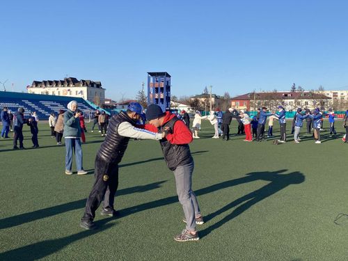 В Кызыле на стадионе имени 5-летия Советской Тувы прошла «Зарядка со звездой»