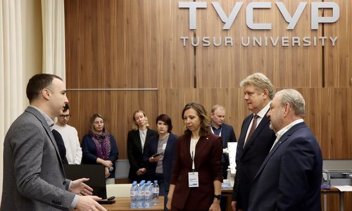 Полпред ознакомился с передовыми разработками научно-производственных площадок одного из университетов Томска