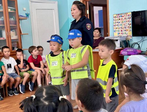 Госавтоинспекторы Кызыла устроили интерактивный урок дорожной грамотности