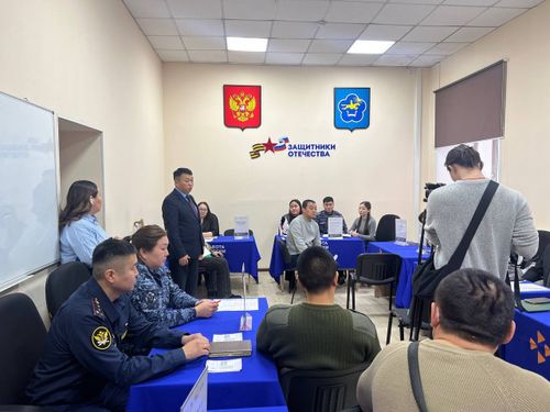 В Кызыле прошла специализированная ярмарка вакансий для ветеранов СВО с инвалидностью