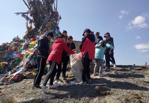 За три дня общегородских субботников жители Кызыла собрали больше 320 тонн мусора