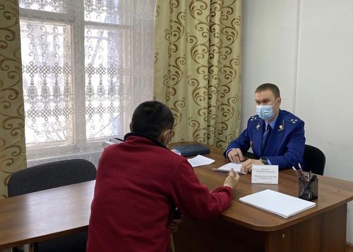 Первый заместитель прокурора Тувы Владимир Большунов провел прием граждан