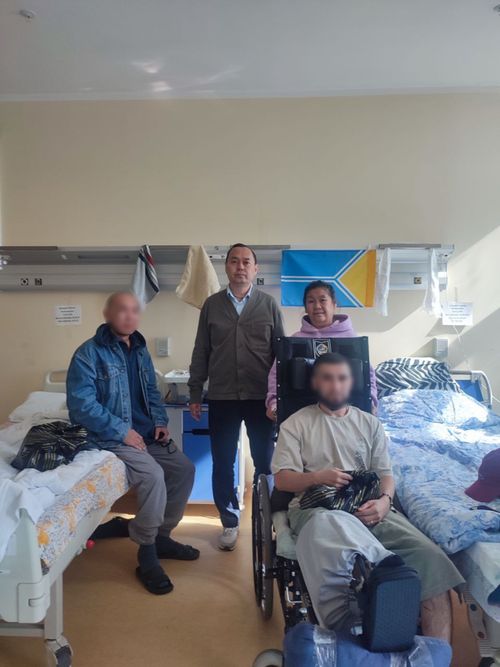 Сотрудники Полпредства Тувы в Москве передали бойцам национальную еду