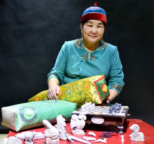 Эльвира Ооржак: «Украшения на подушках имеют глубокий смысл, они олицетворяют счастье, долголетие, богатство, процветание и удачу»