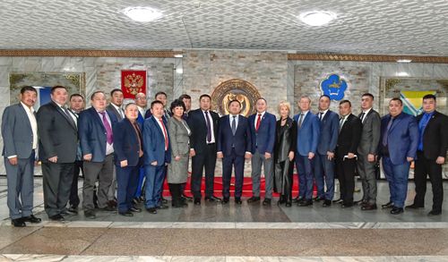 Глава Тувы поздравил работников местного самоуправления с профессиональным праздником
