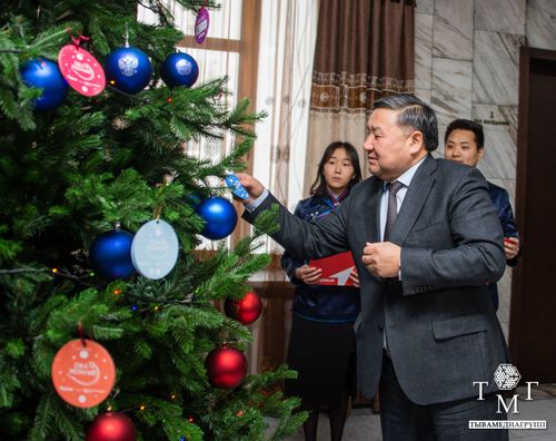 Дети мечтают, а Правительство исполняет: Тува поддерживает акцию «Ёлка желаний»