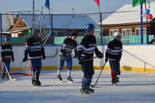 В Кызыле к зимнему сезону готовят хоккейные коробки