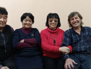 Хоочуннарга эжик ажыттынган