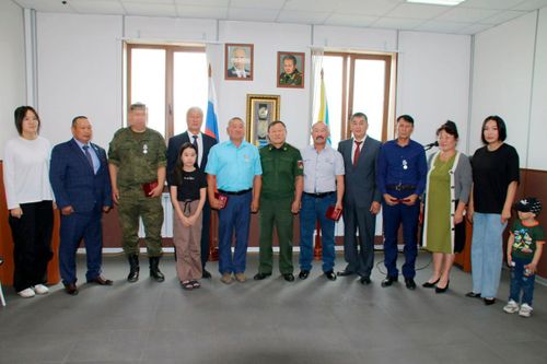 Бойцам из добровольческого отряда «Барс» вручили медали «За отвагу»