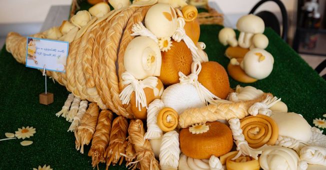 На фестивале в Адыгее установили рекорд по одновременному поеданию сыра