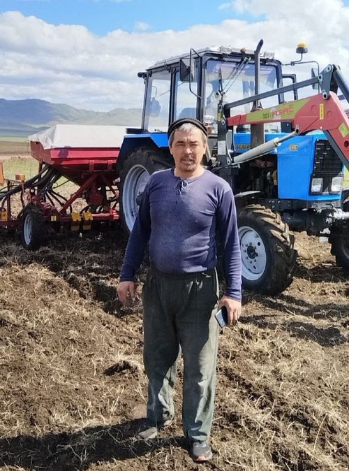 Өг-бүлениң шыгжамыры: Андрей Суханов картофель тарыырынга белен