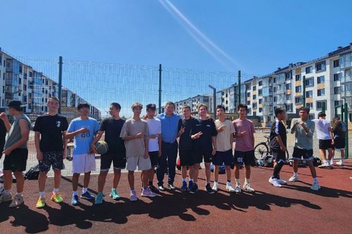 Зрелищно, ярко, динамично: единороссы в Кызыле провели турнир по стритболу