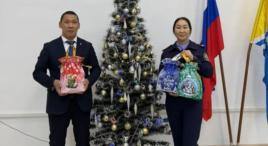 Сотрудники следственного отдела передали новогодние подарки для детей Барун-Хемчикского района