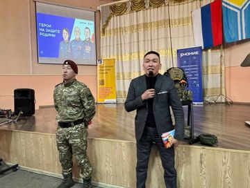 «Тываның маадырлары» программаның киржикчилери көдээ ажыл-агый техникумунуң сургуулдары-биле патриотчу ужуражылганы эрттирген