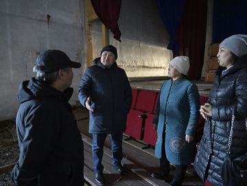 Владислав Ховалыг национал төлевилелдер күүселдези-биле Эрзин база Тес-Хем кожууннарда чаарттынган социал объектилерге четкен