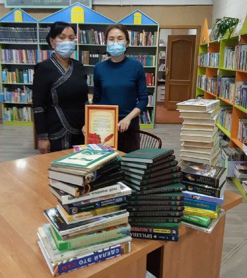 Библиотекари подарили 70 книг новой школе Кызыла