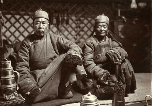 «Вековая иСТОрия ТНР: ровесники ТНР». Тувинские библиотекари собирают сведения о заслуженных деятелях республики