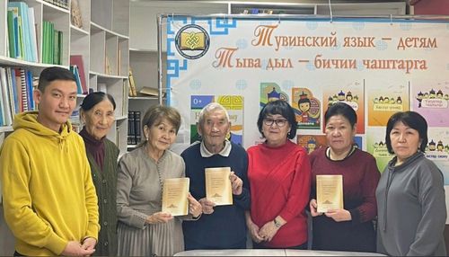 Чаа чылдың бүдүүзүнде чаа словарьны үндүрген