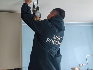 Глава Тувы поручил ускорить работу по обеспечению жилья многодетных семей пожарными извещателями