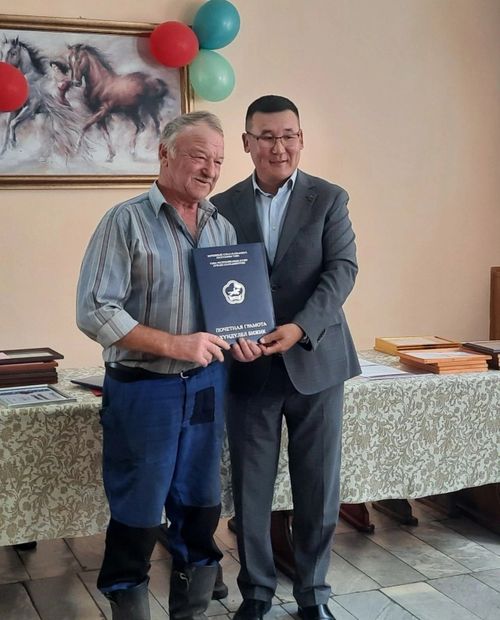 В честь Дня шахтера Верховный Хурал РТ наградил работников и ветеранов горнодобывающей отрасли Тувы