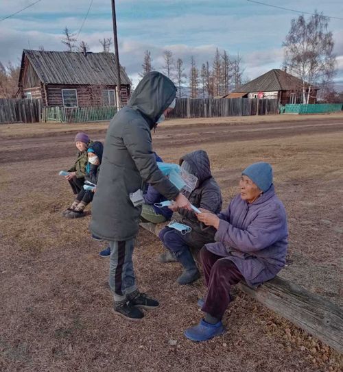 Как депутаты Пий-Хема помогают волонтерам?