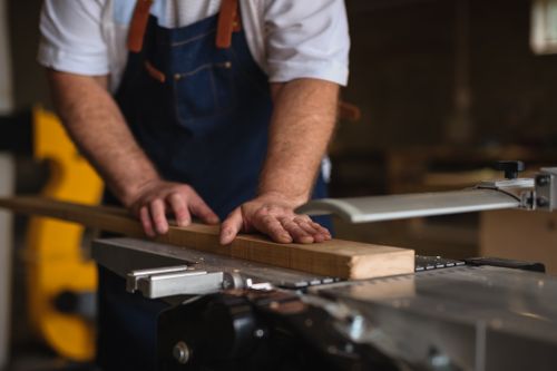 В Кызыл-Арыге заработал столярный мини-цех