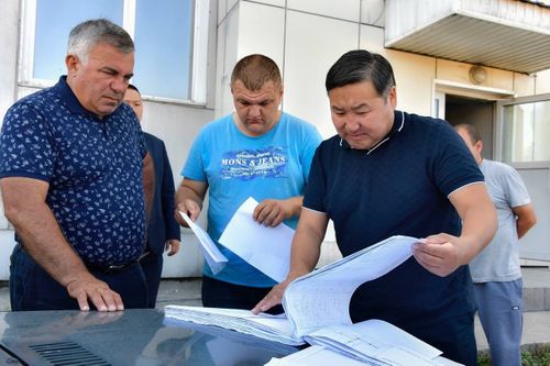 Глава Тувы проинспектировал строительство спортивного и актового залов школы № 8 в Кызыле