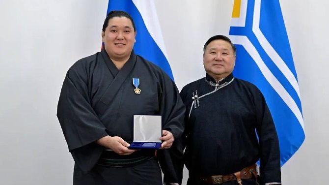 Глава Тувы встретился с прославленным тувинским сумоистом Амыр-Санаа Даваа