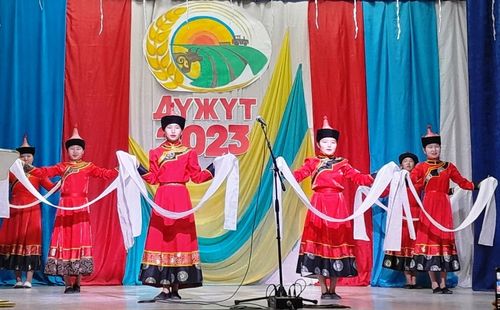 Көдээ ишчилерниң чымыштыг ажыл-ижин үнелеп, алгап-мактаан