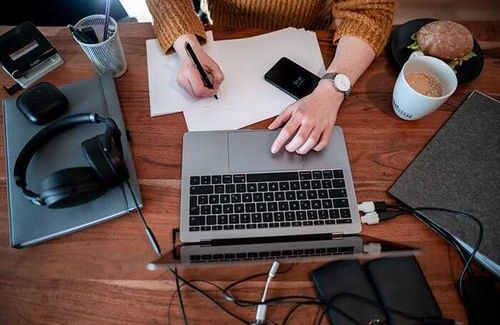 Татьяна Голикова поручила работодателям отправлять на удаленку максимальное количество сотрудников 