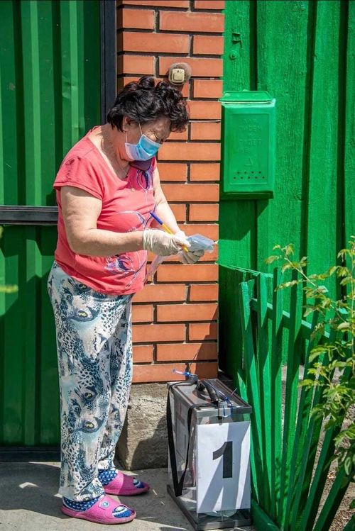 Жители Тувы активно голосуют на дому