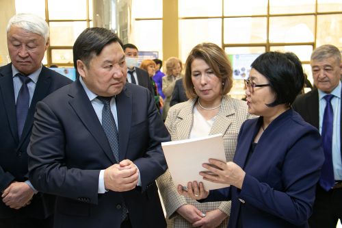 Аныяк эртемденнер немешкен