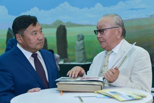 У Тувы появилась еще одна «драгоценность» для филателистов