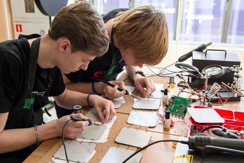 Инженерлер болгаш техниктер көвүдээр