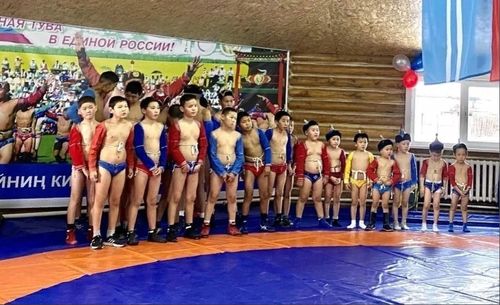 Элегесте келир үениң мөгелеринге спорт залын ажыткан