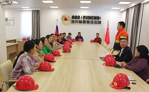 На базе Кызыл-Таштыгского горно-обогатительного комбината ООО «Лунсин» состоялось выездное занятие студентов