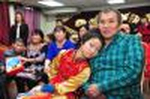 Обезьянка спешит на помощь