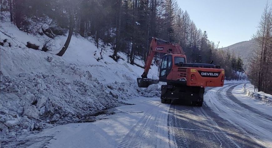 Дорожные службы Тувы работают в усиленном режиме: за сутки расчищено более 10 участков региональных трасс
