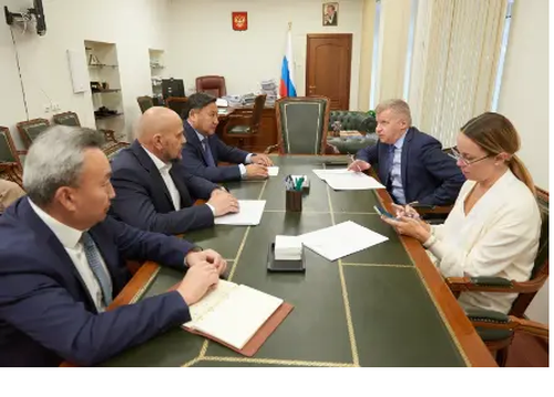 Глава Тувы обсудил с заместителем министра просвещения России строительство школ в республике
