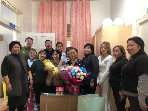 В Дзун-Хемчикском районе поздравили семью Хертеков с рождением дочери